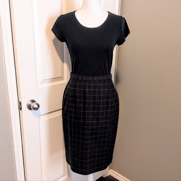 Pendleton Dresses & Skirts - Vintage Pendleton Black and Red Plaid Wool Skirt
